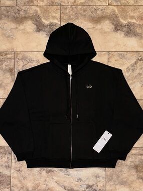 ALO Yoga Sweatshirts & Hoodies for Men on Sale up to 90% Off: Poshmark